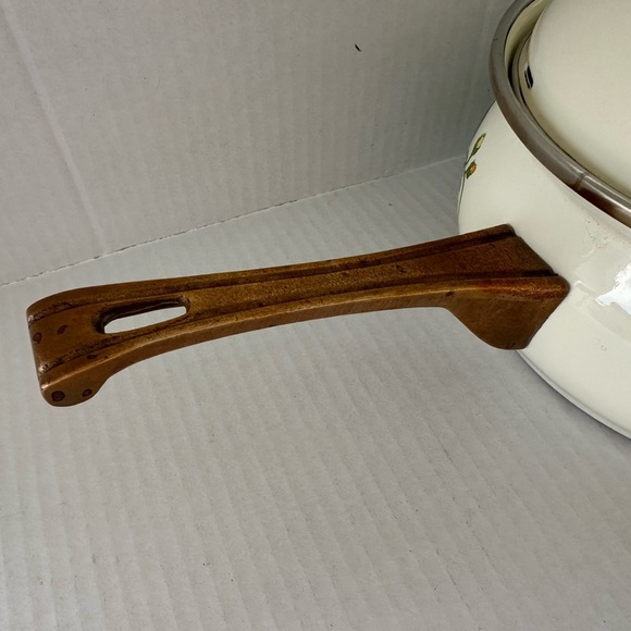 Floral Enamel Saucepan with Brass Handle - Picture 2 of 15